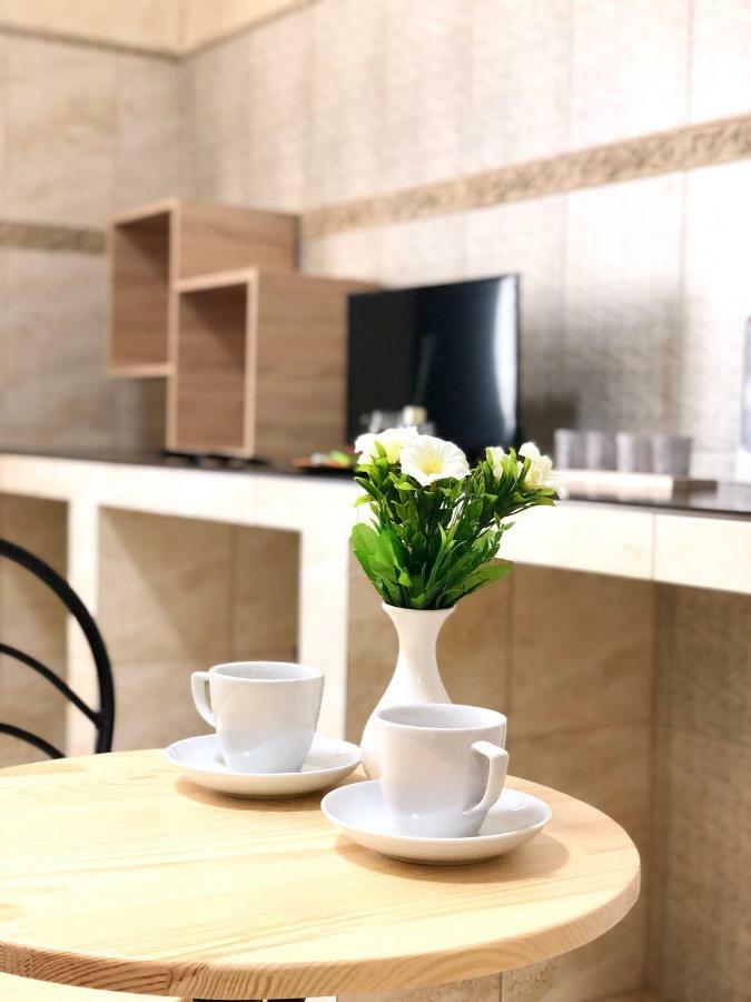 Modern Aparthotel near metro Pecherska Kiev Exterior foto