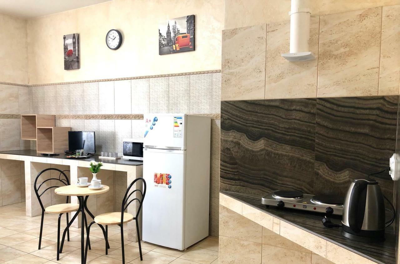 Modern Aparthotel near metro Pecherska Kiev Exterior foto