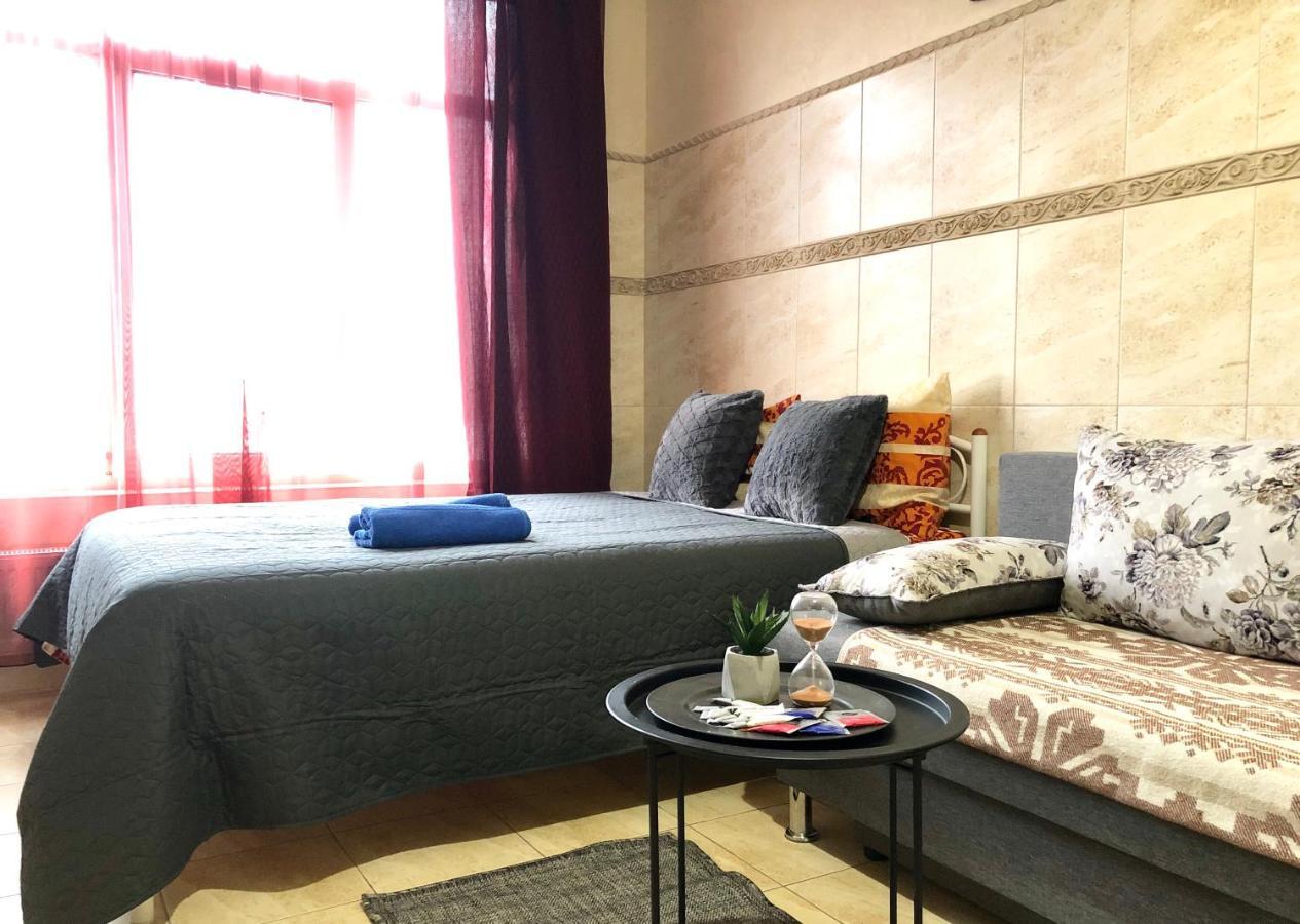 Modern Aparthotel near metro Pecherska Kiev Exterior foto